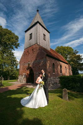 hochzeit vor kirche